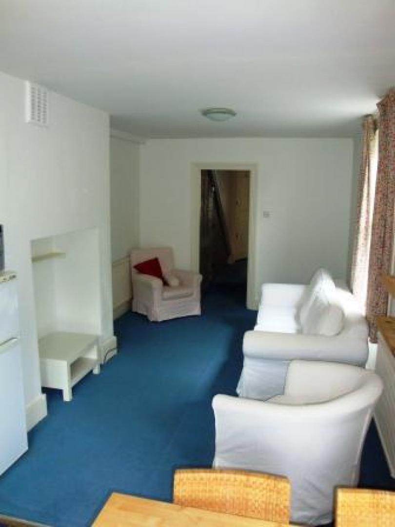 			GARDEN FLAT, 2 Bedroom, 1 bath, 1 reception Flat			 Honiton Road, QUEENS PARK